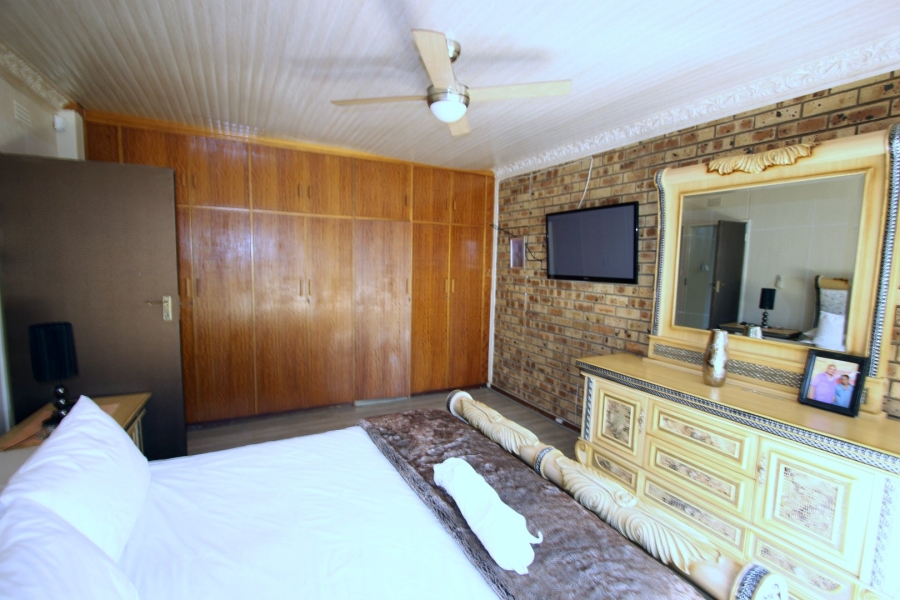 4 Bedroom Property for Sale in Riebeeckstad Free State